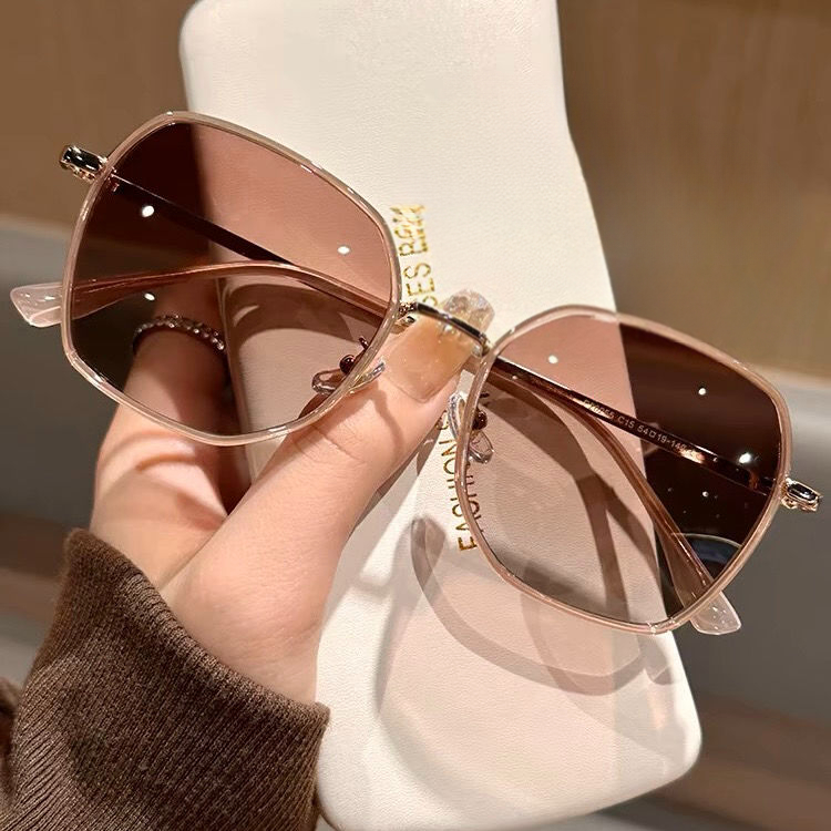 Sunglasses with the Box, S24 27 28 29 30 31 32 33