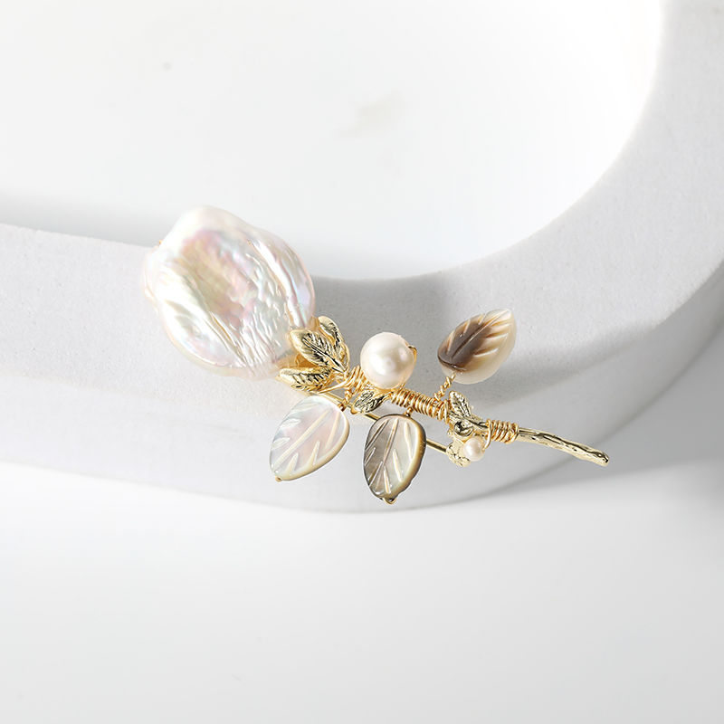 Brooch jewelry, no box, J15 22