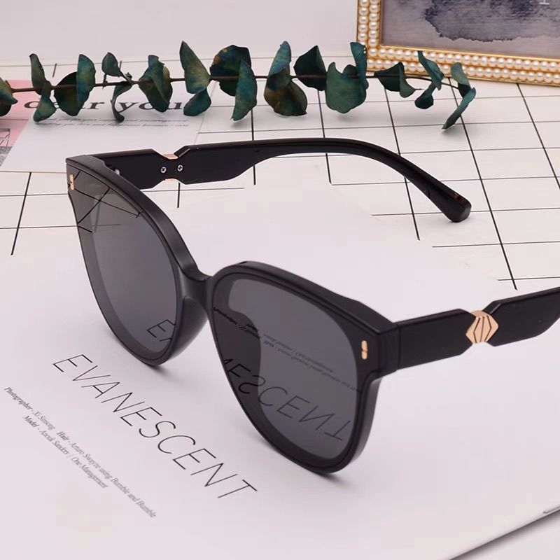 Sunglasses with the Box, S26 34