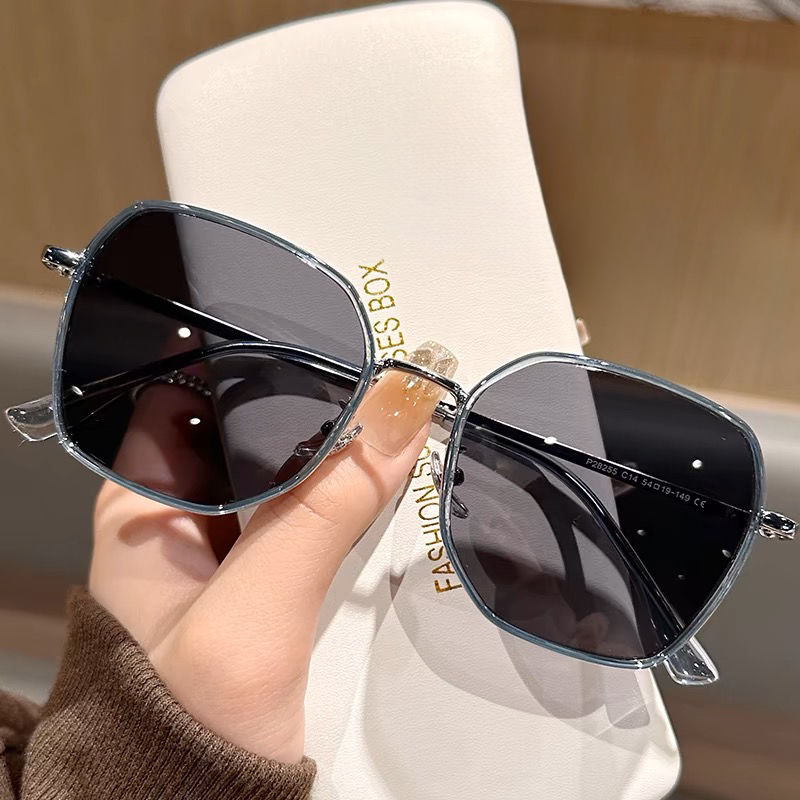 Sunglasses with the Box, S24 27 28 29 30 31 32 33