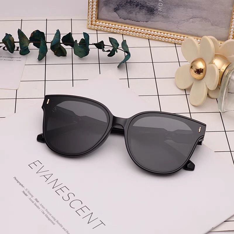 Sunglasses with the Box, S26 34