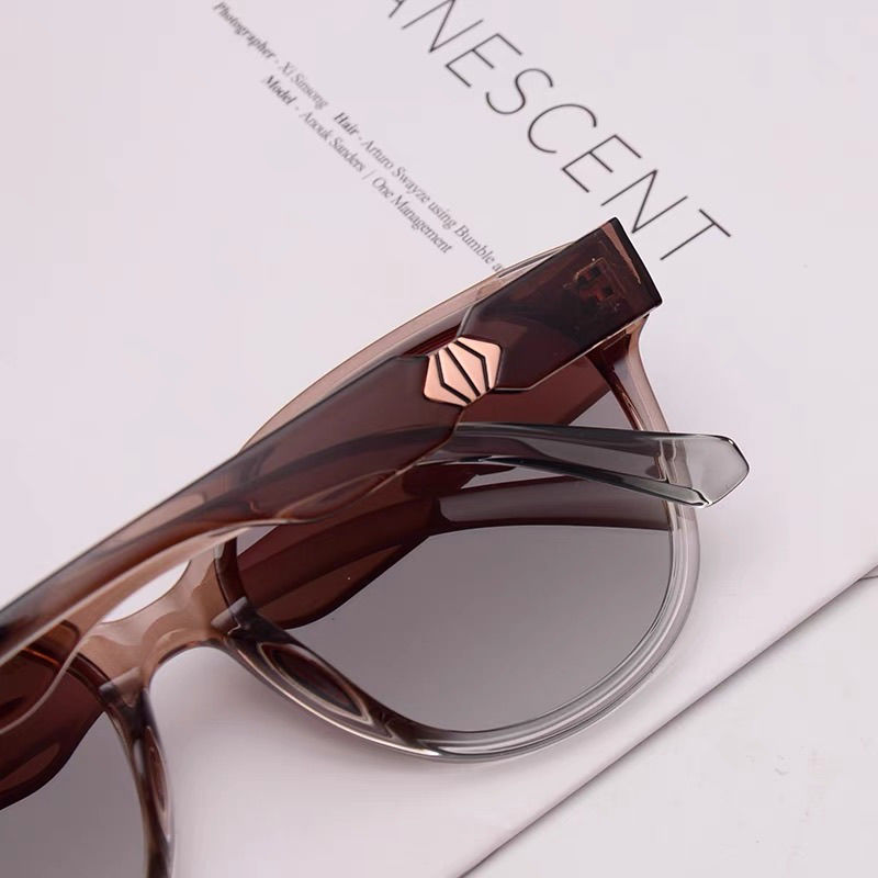 Sunglasses with the Box, S26 34