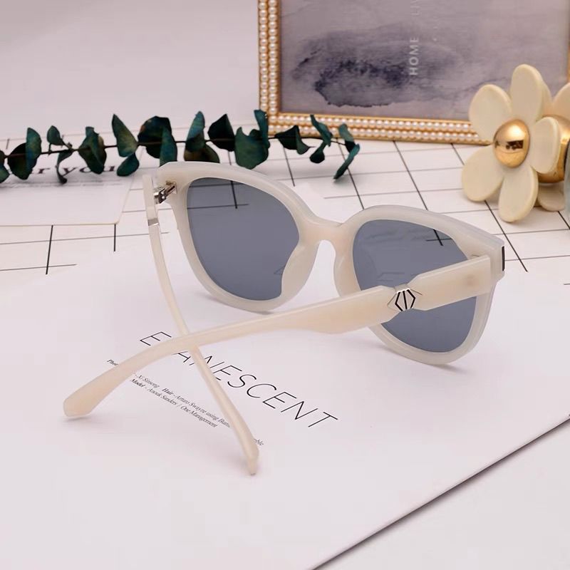 Sunglasses with the Box, S26 34