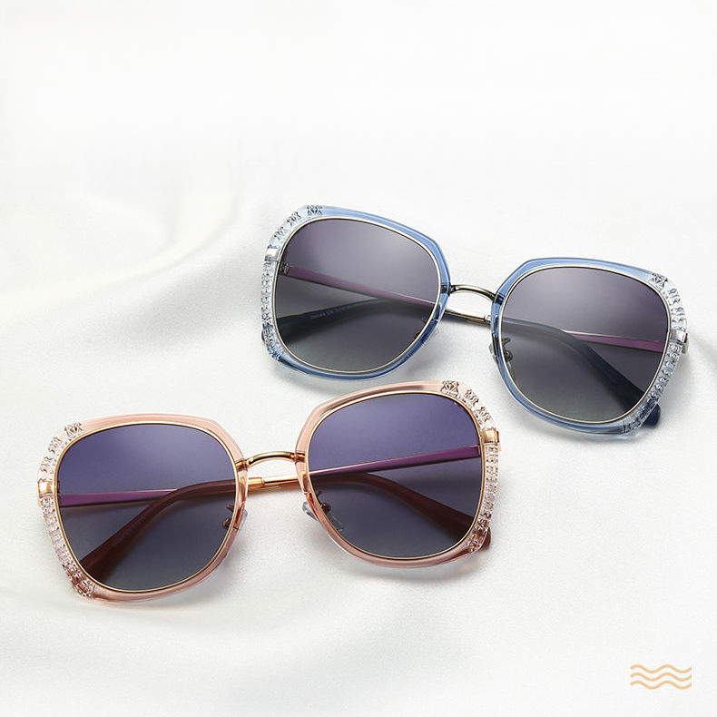 Sunglasses with the Box, S26 9 10